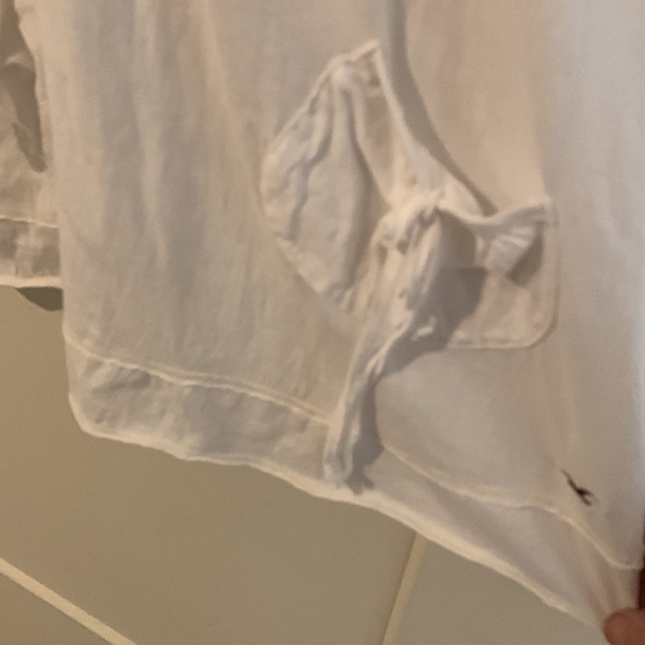 Hollister cream long tank top. Yoke rib top 2 pockets. 2 button detail. Size M - Picture 3 of 9